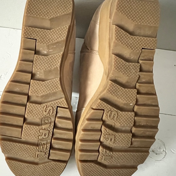 Sorel Evie Zip Up Leather Bootie, Size 7.5 - Picture 6 of 6